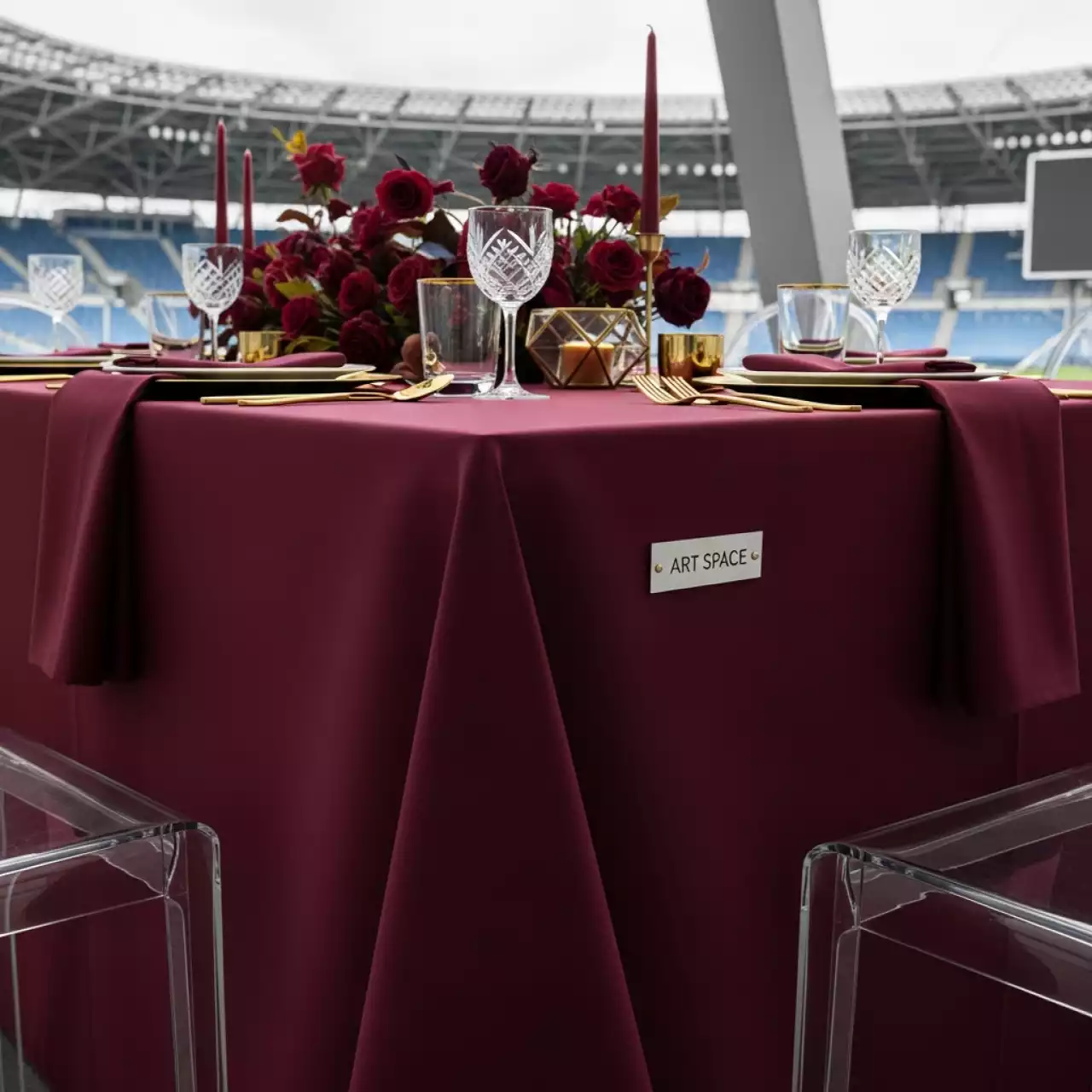 Аренда Скатерть прямоугольная 1,5х2,5 м бордовая на арене «Фишт» — ART SPACE