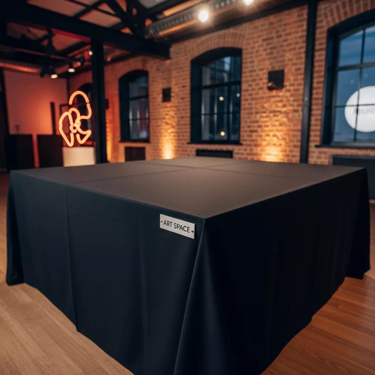 Аренда Скатерть прямоугольная 320х225 см чёрная в зале «Чайка» (Морпорт) — ART SPACE