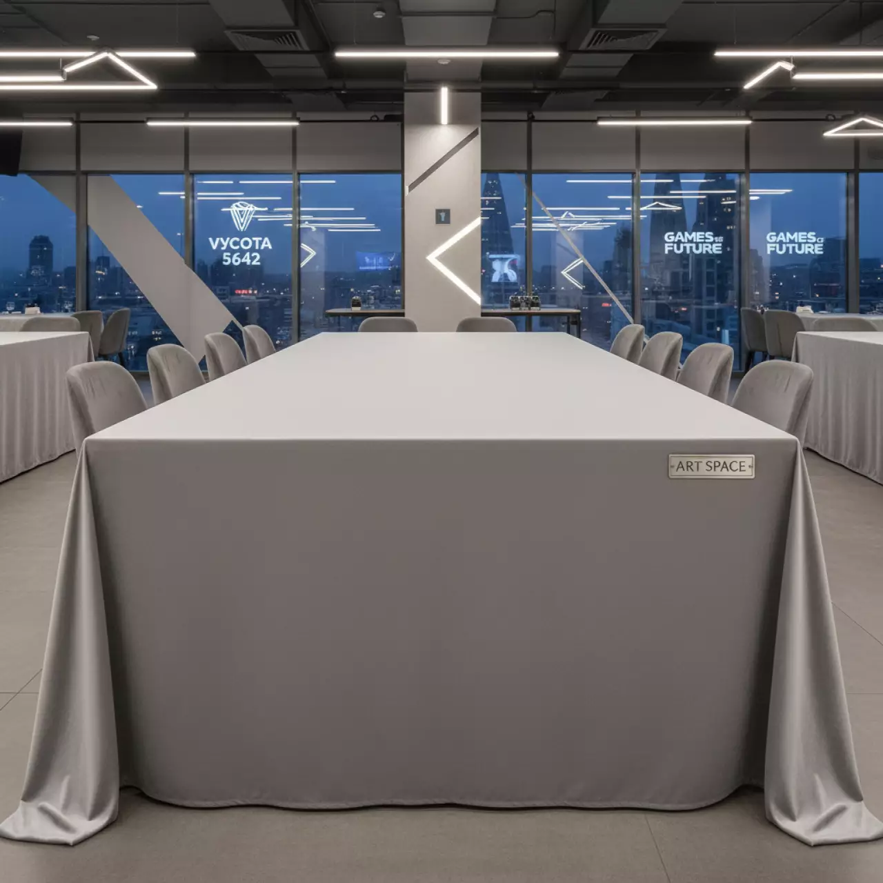 Аренда Скатерть прямоугольная бархатная бесшовная Альт жемчужно серая 405 в ресторане «Высота 5642» — ART SPACE