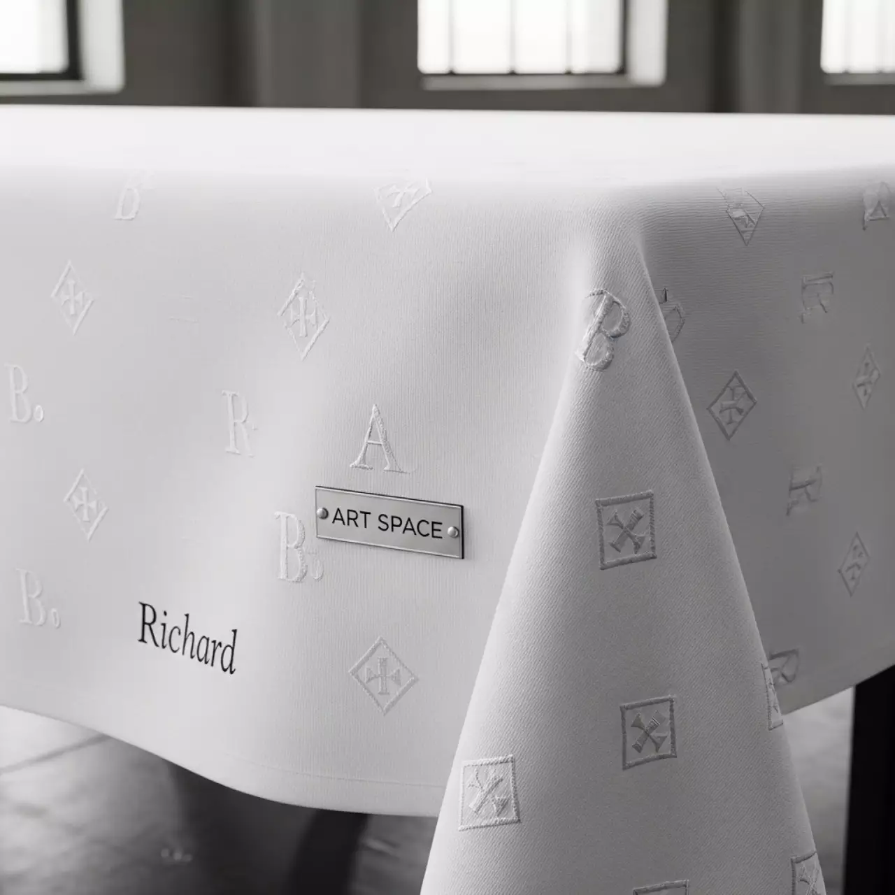 Аренда Скатерть прямоугольная белый вензель Richard в лофте «Студия 21» — ART SPACE