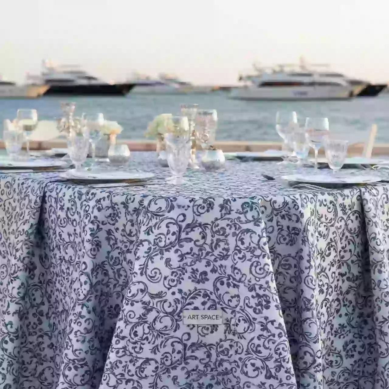 Аренда Скатерть прямоугольная ричард синий завиток на парусной регате (Сочи) — ART SPACE