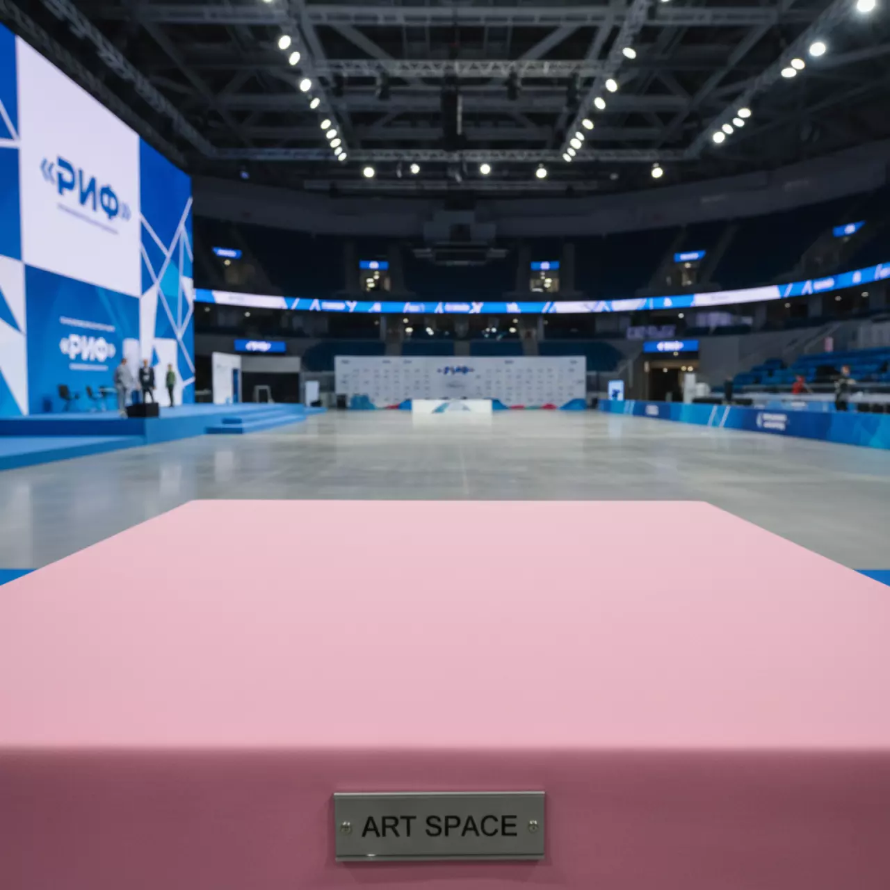 Аренда Скатерть прямоугольная розовая 1,4х2,4 м в ледовой арене «Шайба» — ART SPACE