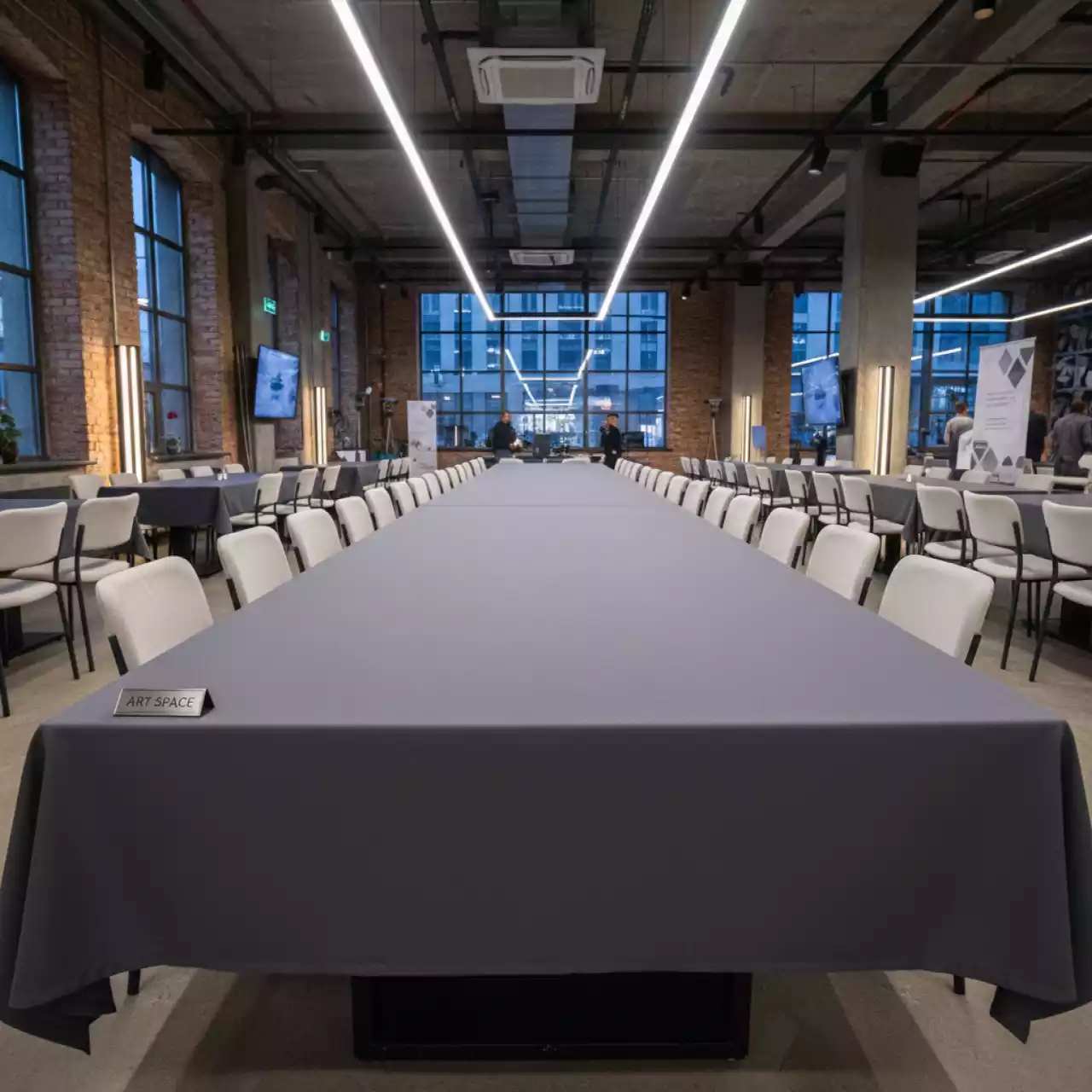 Аренда Скатерть прямоугольная серая 320х225 см в ресторане «Баран-Рапан» — ART SPACE