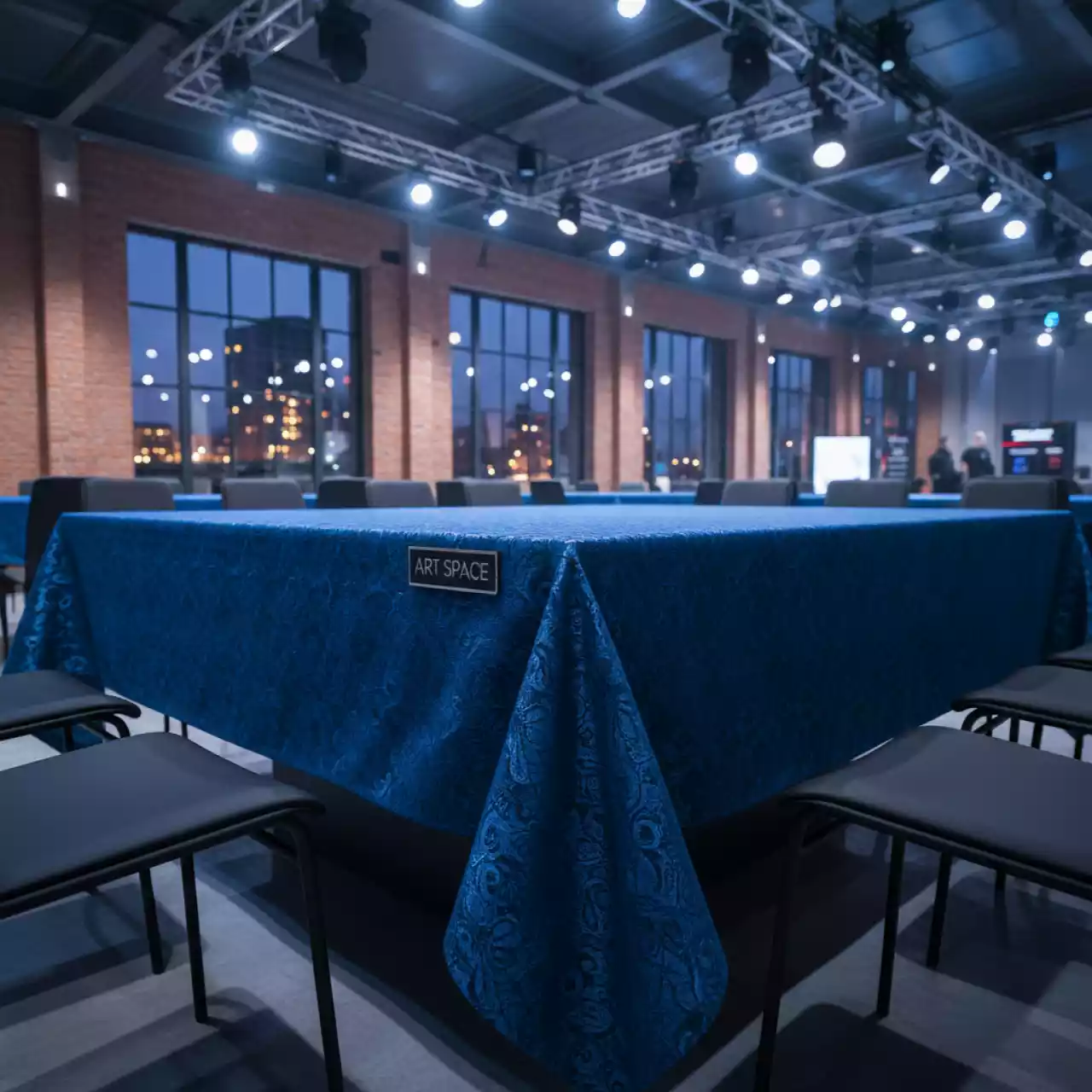 Аренда Скатерть прямоугольная синяя Жаккард в Сириус Арене — ART SPACE