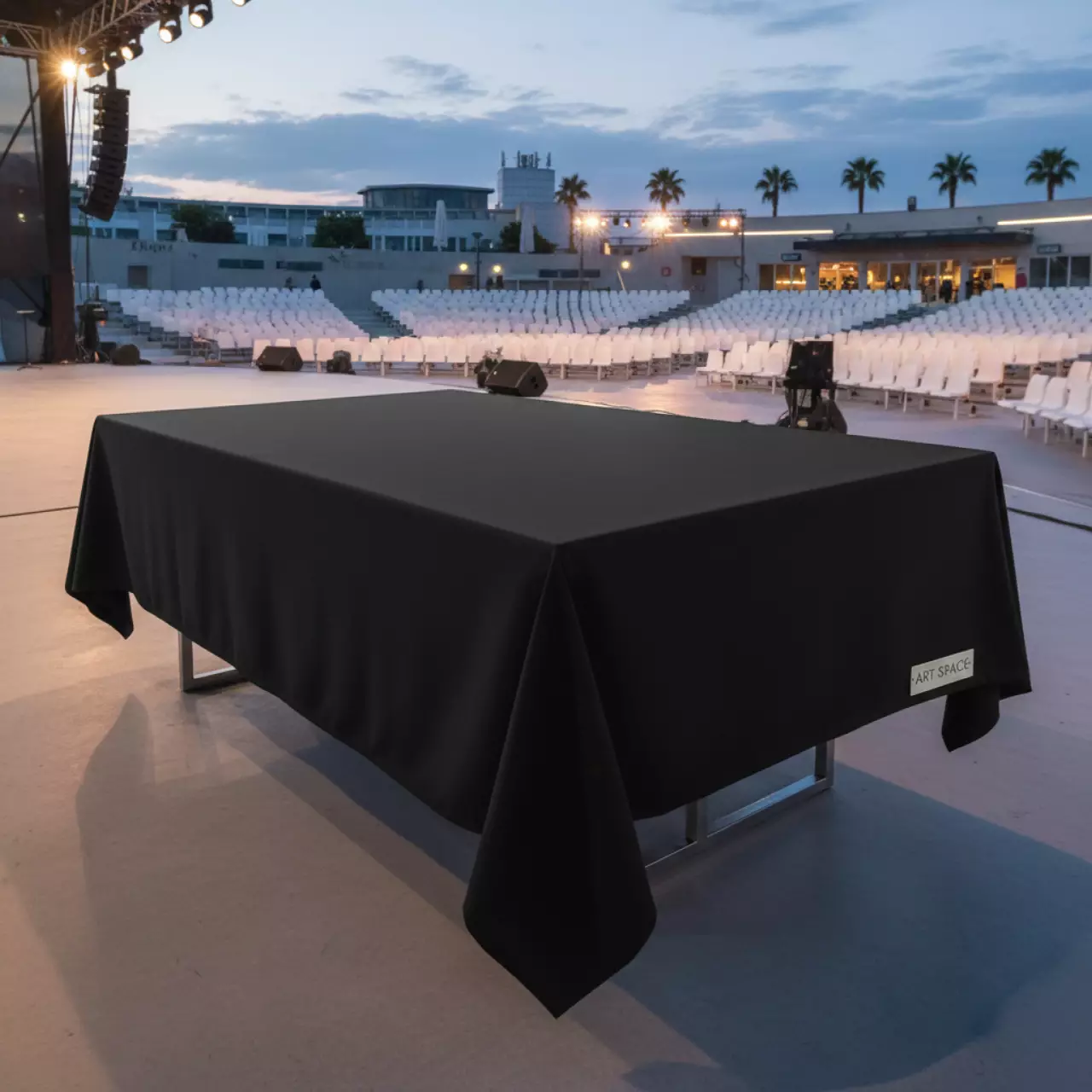 Аренда Скатерть прямоугольная журавинка черная 2200х1500 мм в санатории «Октябрьский» — ART SPACE