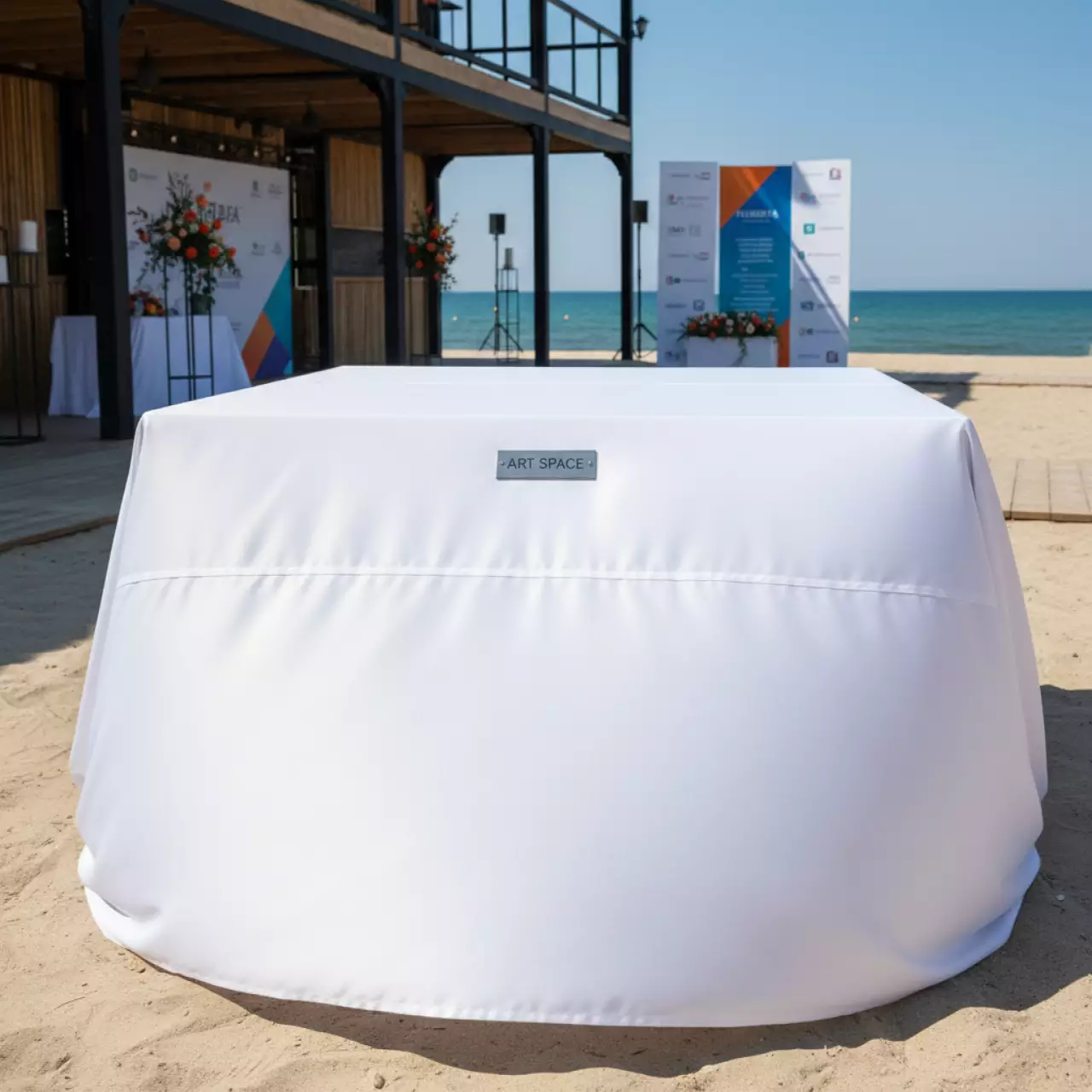 Аренда Скатерть прямоугольная журавинка гладь белая в пол со стачным швом 3000х2300 мм на пляже «Ривьера» — ART SPACE