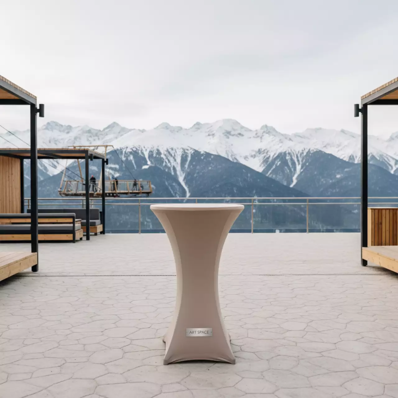 Аренда Скатерть стрейч бежевая для коктейльного стола D78 R4E 00326 в Skypark Sochi — ART SPACE