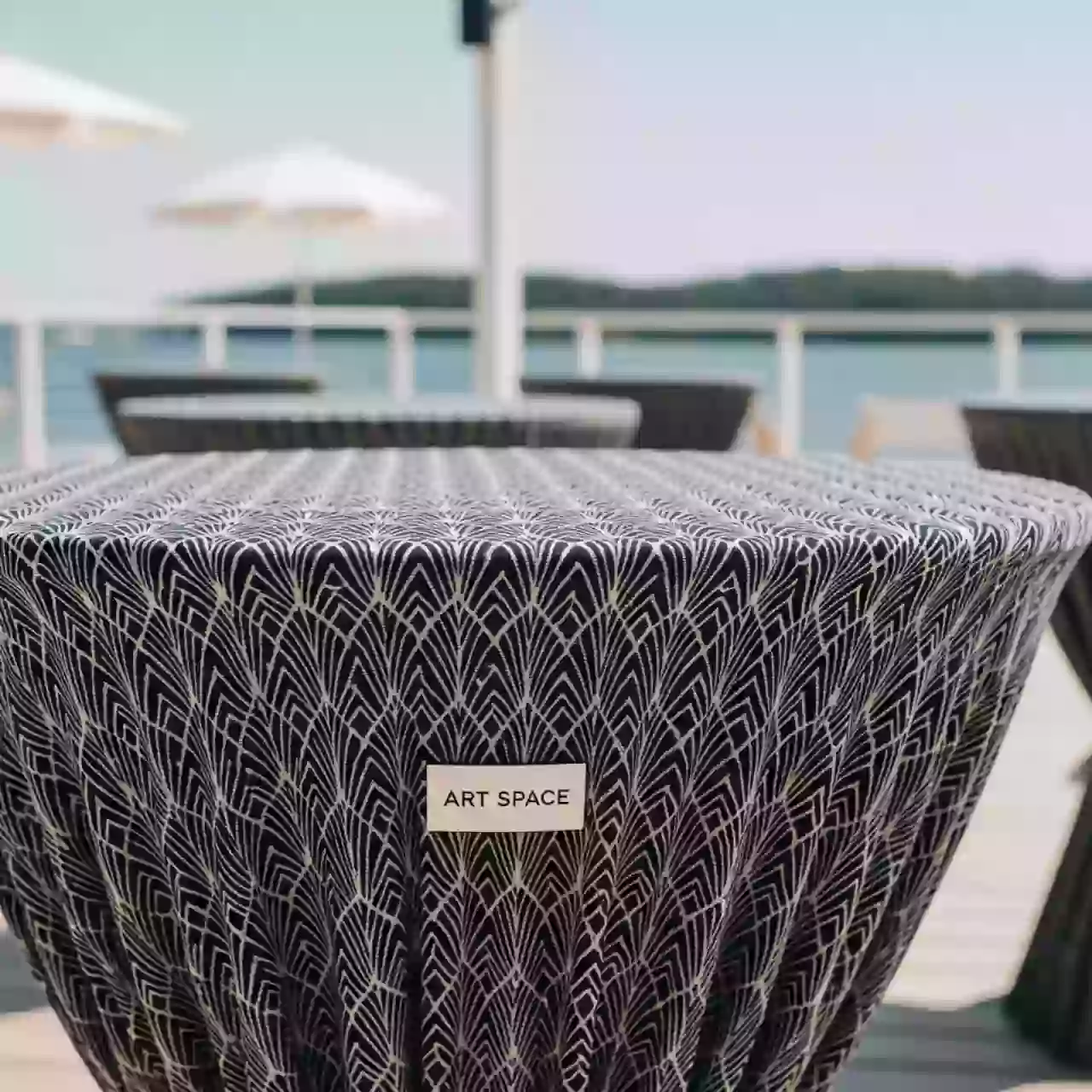 Аренда Скатерть стрейч D78 для коктейльного стола армейская R4E 00330 в пляжном комплексе VinoGrad — ART SPACE