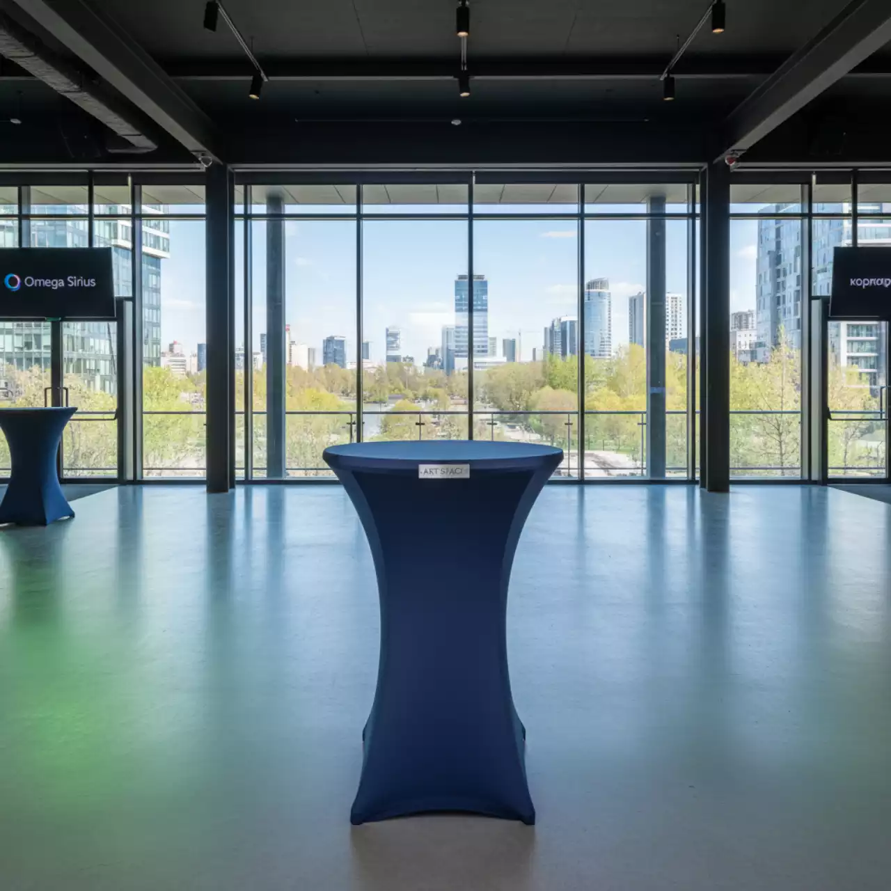 Аренда Скатерть стрейч спандекс для коктейльного стола 110х80 см в Omega Sirius — ART SPACE