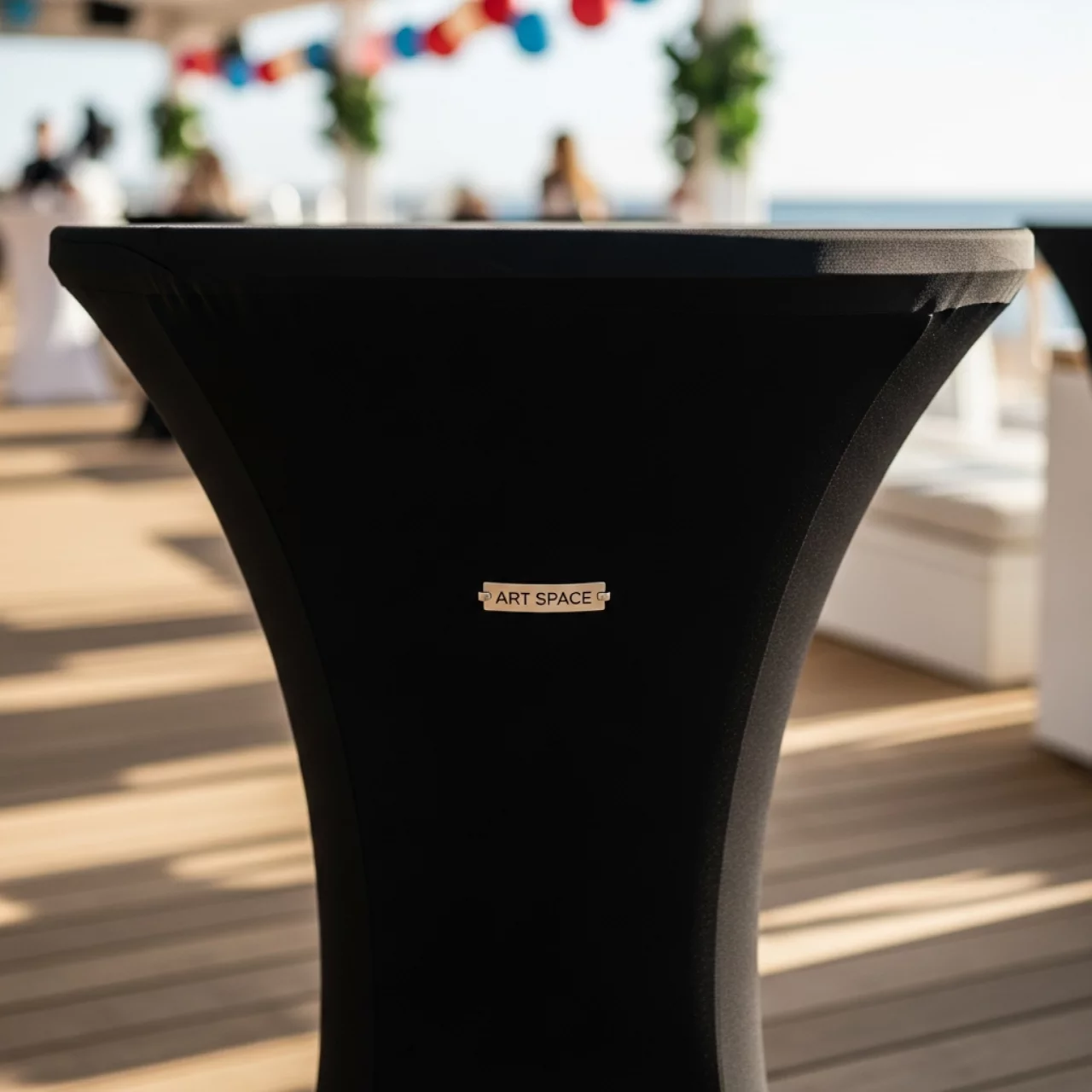 Аренда Скатерть стрейч текстиль для коктейльного стола черная в пляжном клубе Del Mar — ART SPACE