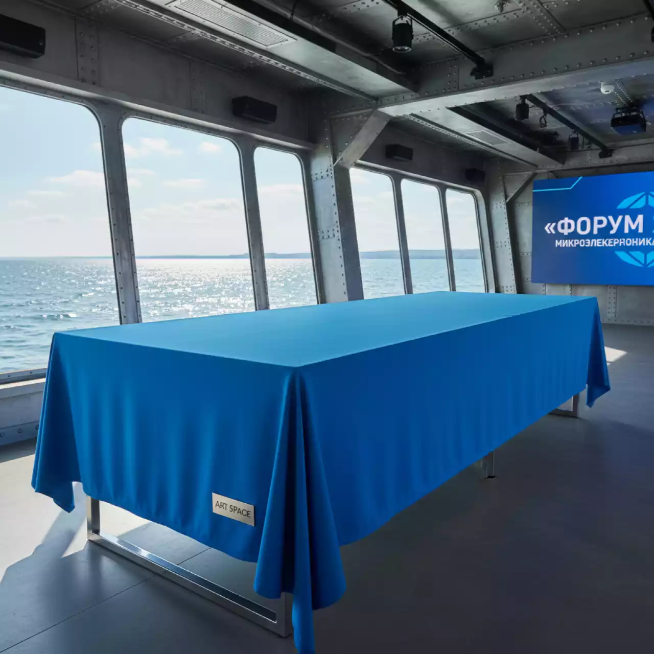 Аренда Скатерть стрейч текстиль для прямоугольного стола голубая на теплоходе «Дагомыс» — ART SPACE