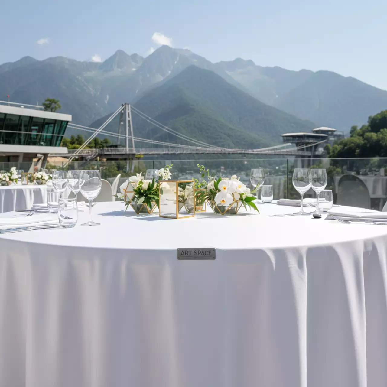 Аренда Скатерть журавинка белая гладь D 2,5 м в Skypark Sochi — ART SPACE