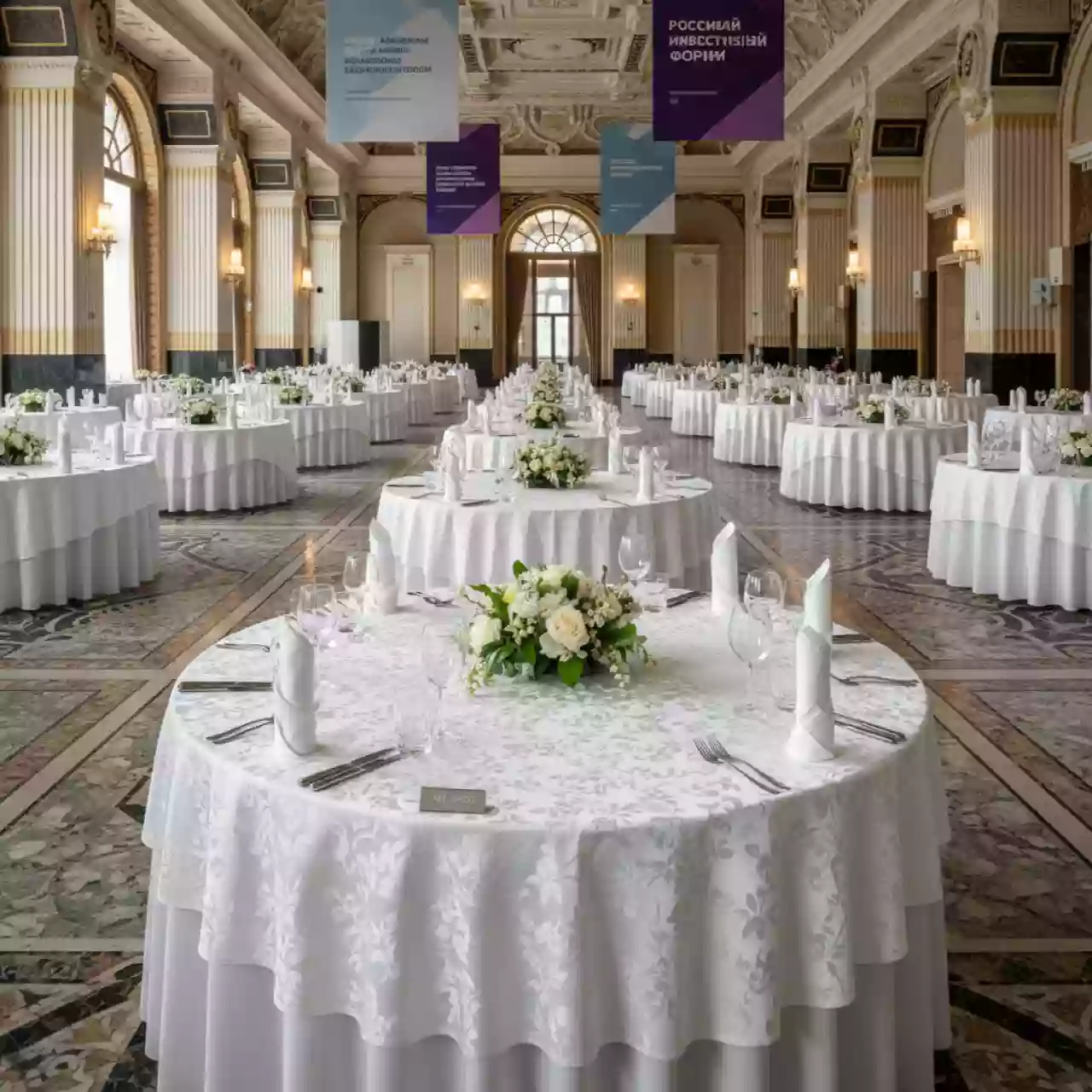 Аренда Скатерть журавинка белый цветок без шва 1850х1450 в отеле «Звездный» — ART SPACE