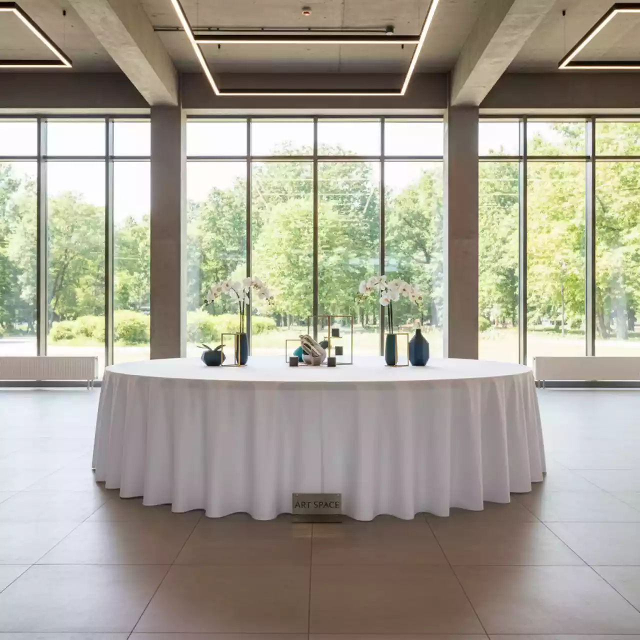 Аренда Скатерть журавинка гладь белая без шва D 3000 в санатории «Русь» — ART SPACE