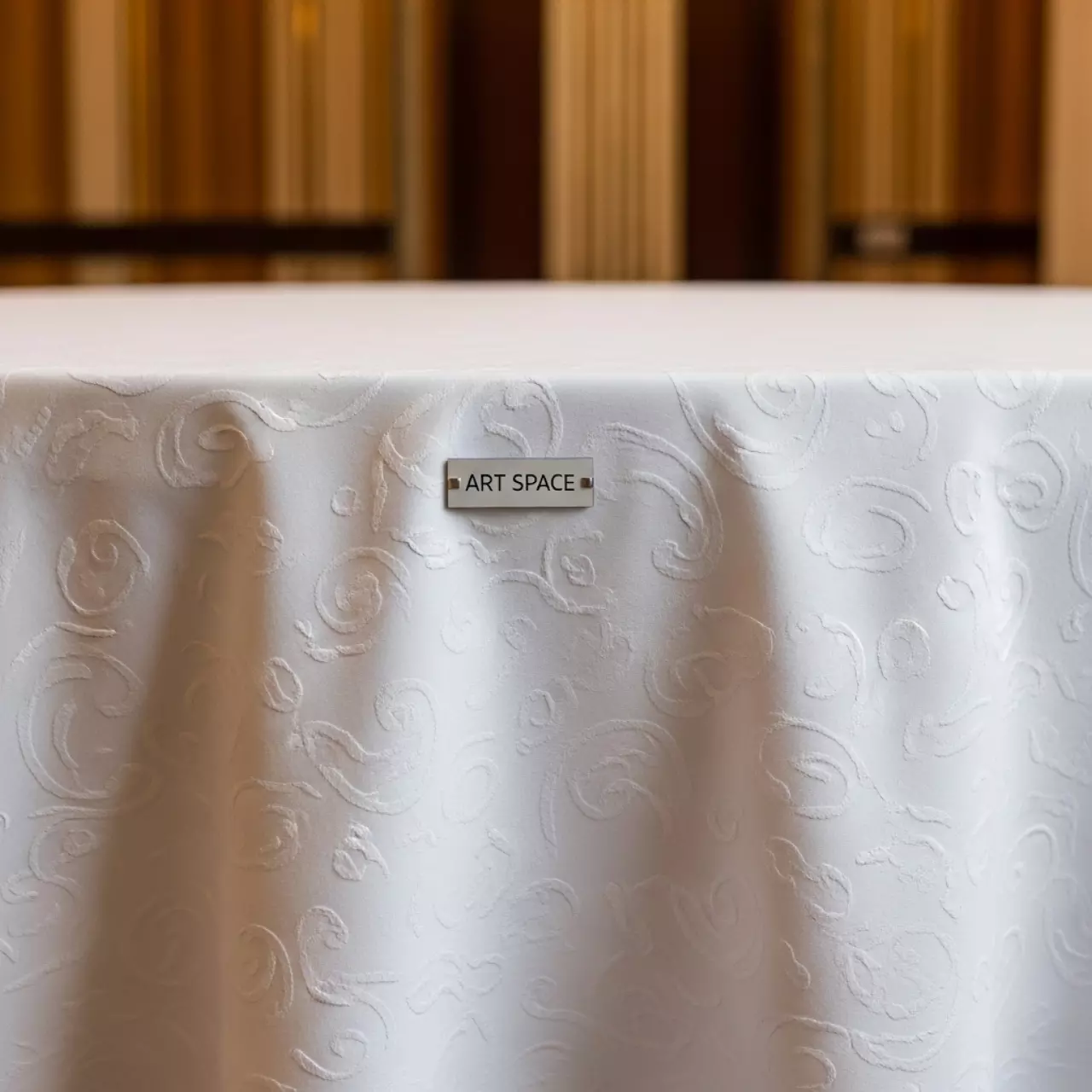 Аренда Скатерти белые диаметр 290 см орнамент "запятые" 100 хлопок в санатории «Заполярье» — ART SPACE