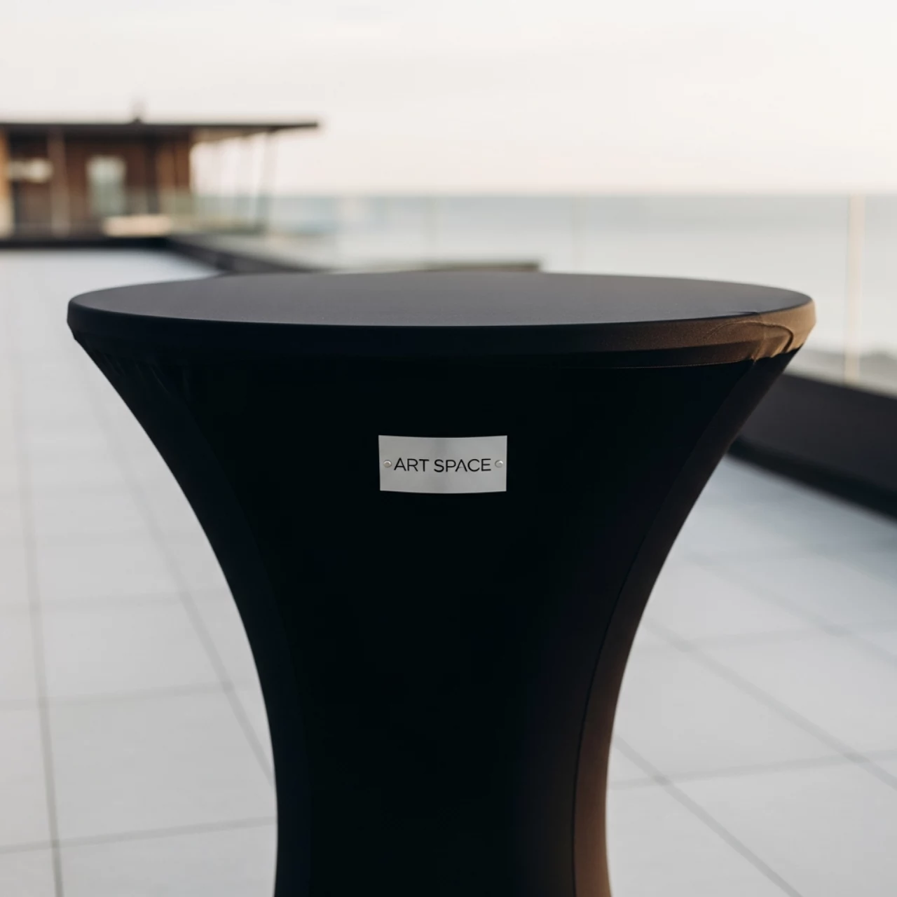 Аренда Скатерти черные стрейч диаметр 70 см на пляже «Маяк» — ART SPACE