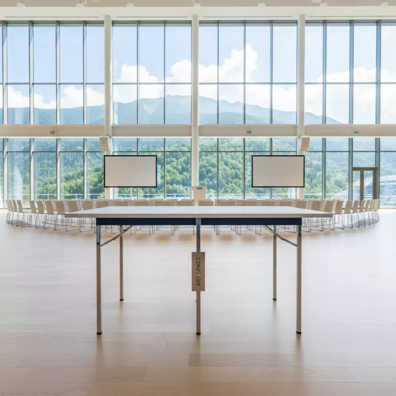 Аренда Складной стол книжка Аллюр в ледовом дворце «Роза Хутор» — ART SPACE