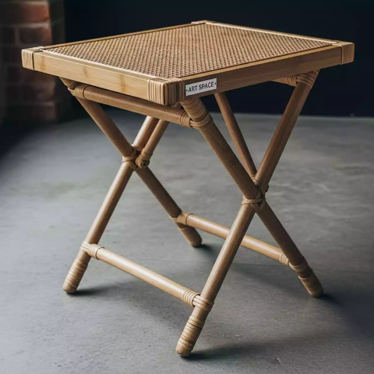 Аренда Складной стол Уитни ротанг в ресторане «Магеллан» — ART SPACE