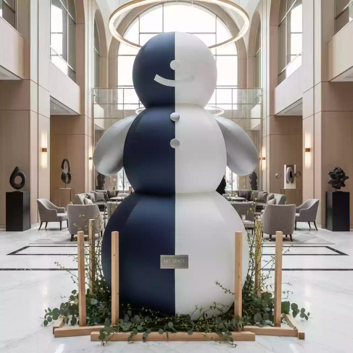 Аренда Снеговик пневмофигура в Stella di Mosca — ART SPACE