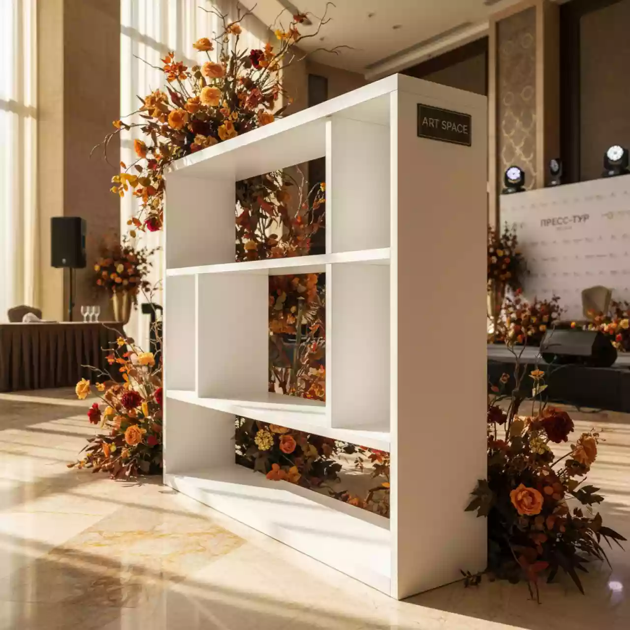 Аренда Стеллаж 800х450х1348 белый в отеле Hyatt Regency Sochi — ART SPACE