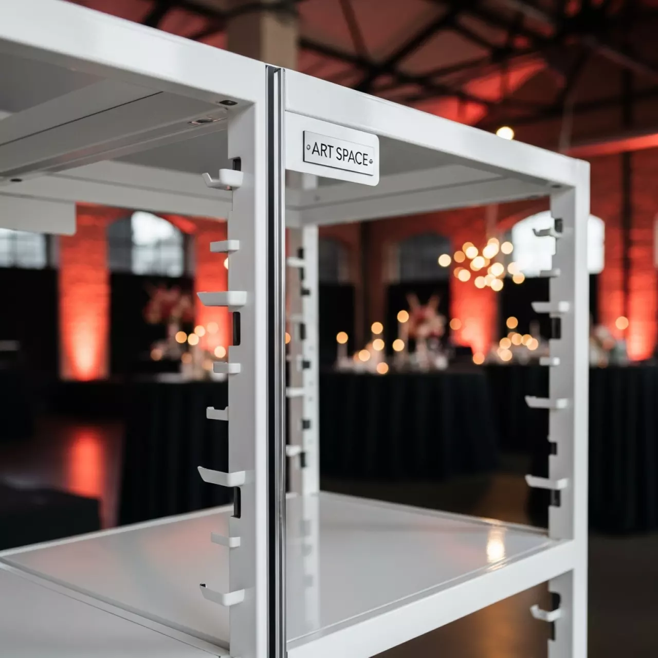 Аренда Стеллаж металлический Гелеос Атлант 4 глянцевый белый в Novotel Resort — ART SPACE