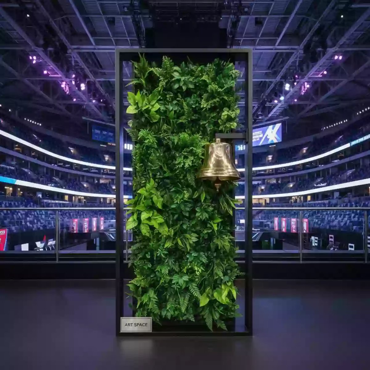 Аренда Стена зеленая с рамкой и рындой на арене «Фишт» — ART SPACE