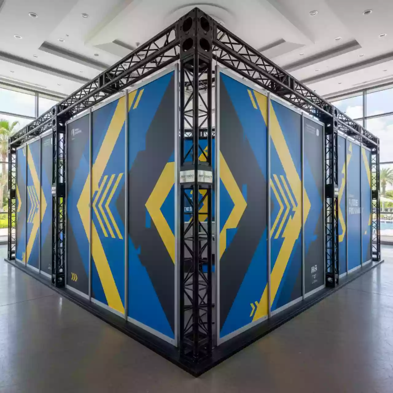 Аренда Стенд Isoframe Wave из 10 модулей Maxi в Imeretinskiy Hotel — ART SPACE