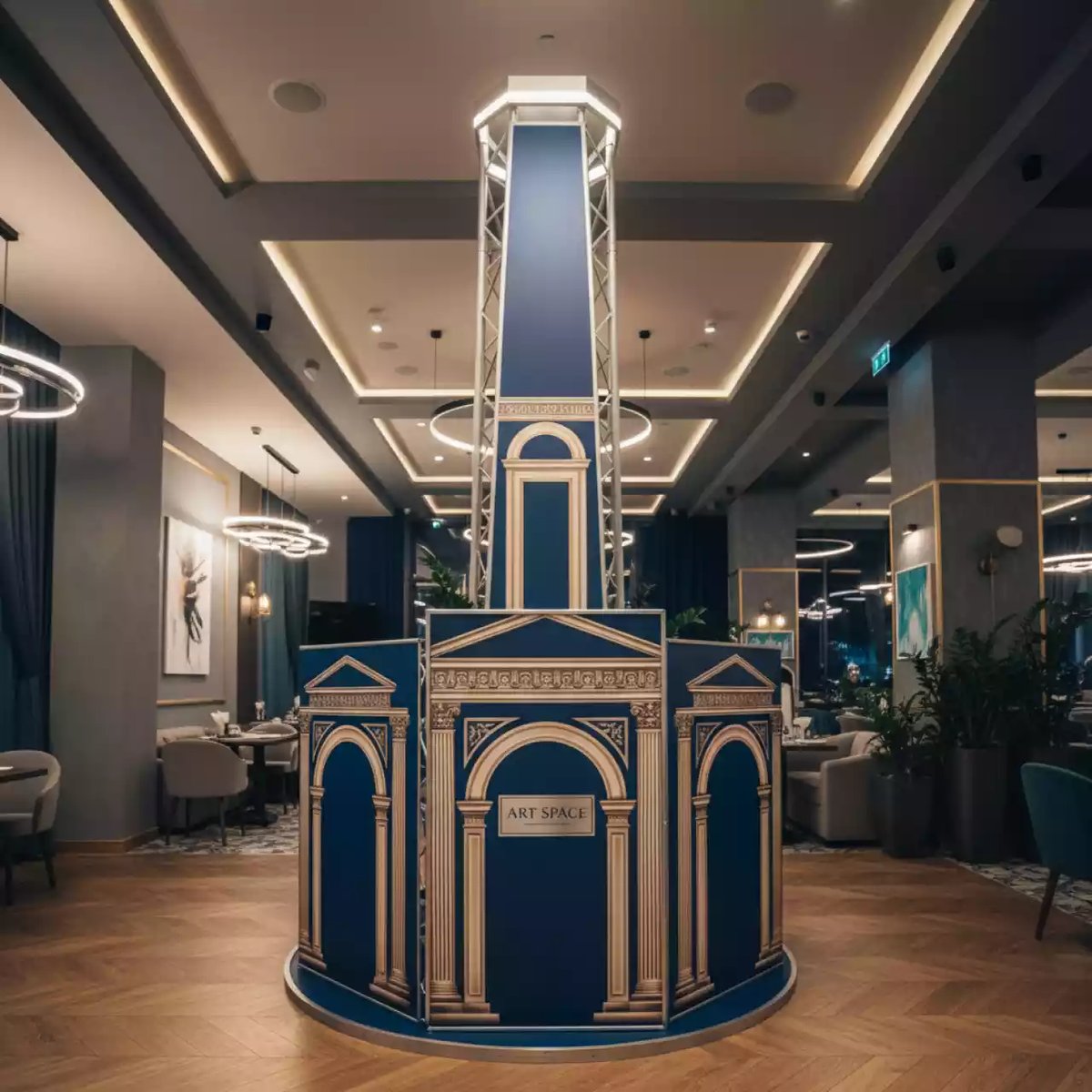 Аренда Стенд Поп ап с башней прямая в ресторане «Баран-Рапан» — ART SPACE