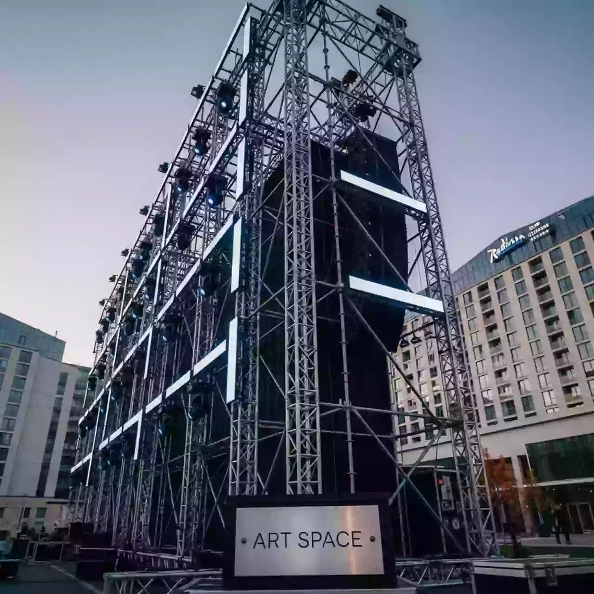 Аренда Стенки под экран Layher в Radisson Collection Paradise — ART SPACE