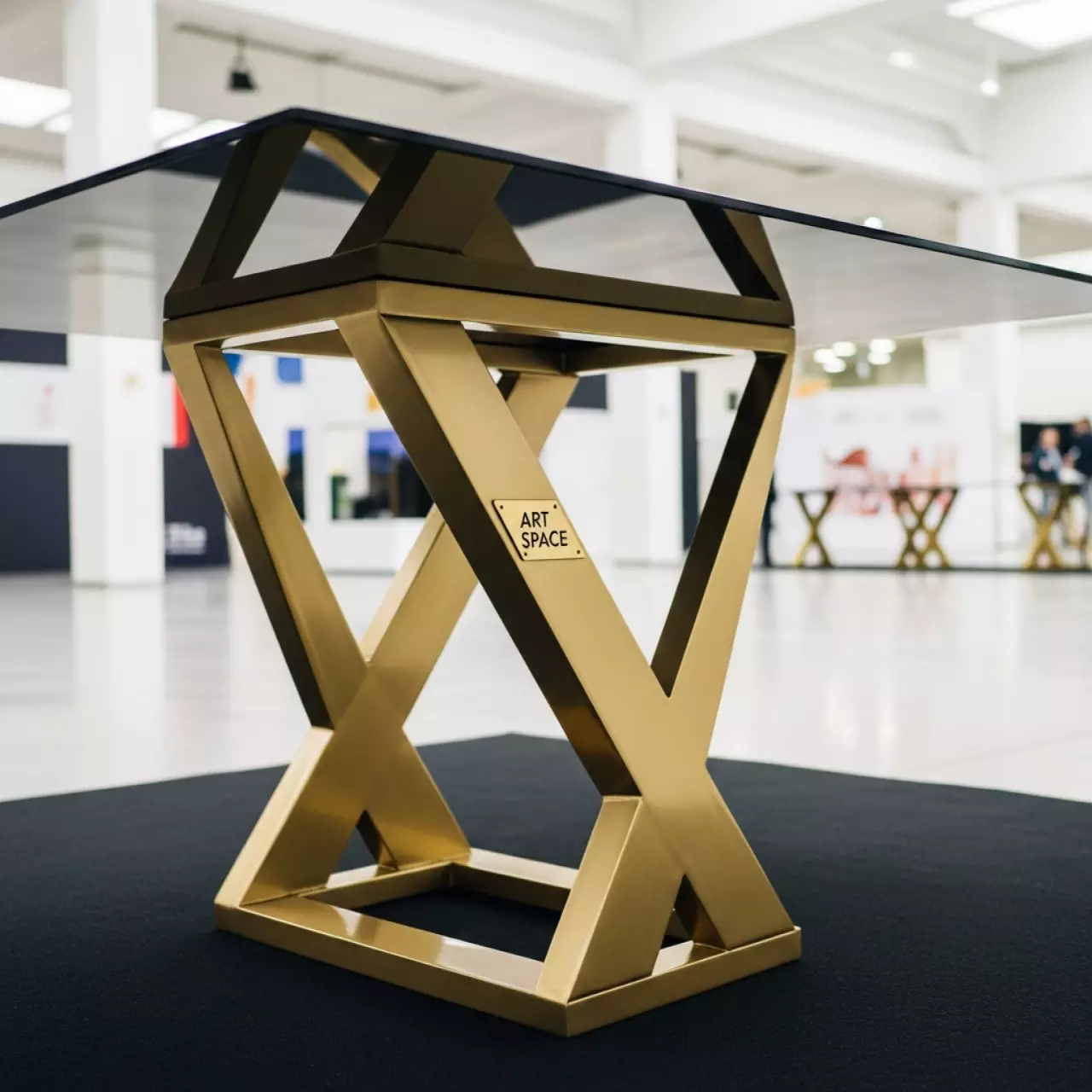 Аренда Стол Affari Gold и Black в Сириус Арене — ART SPACE