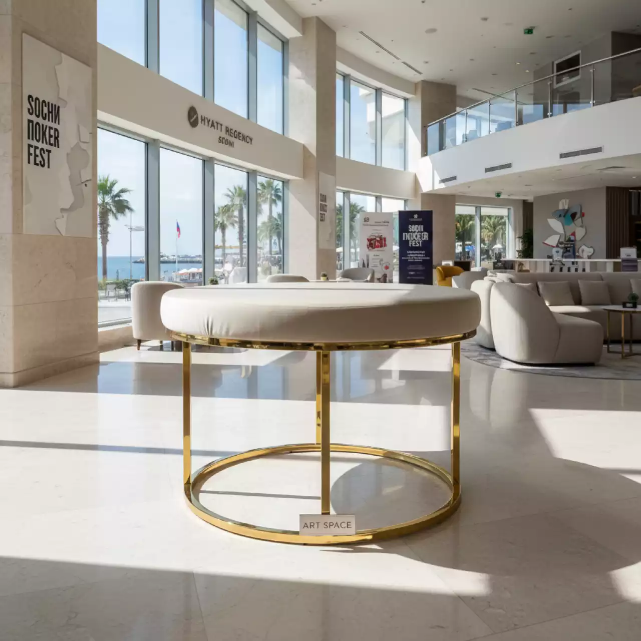 Аренда Стол Арис круглый кремовый бархат в отеле Hyatt Regency Sochi — ART SPACE