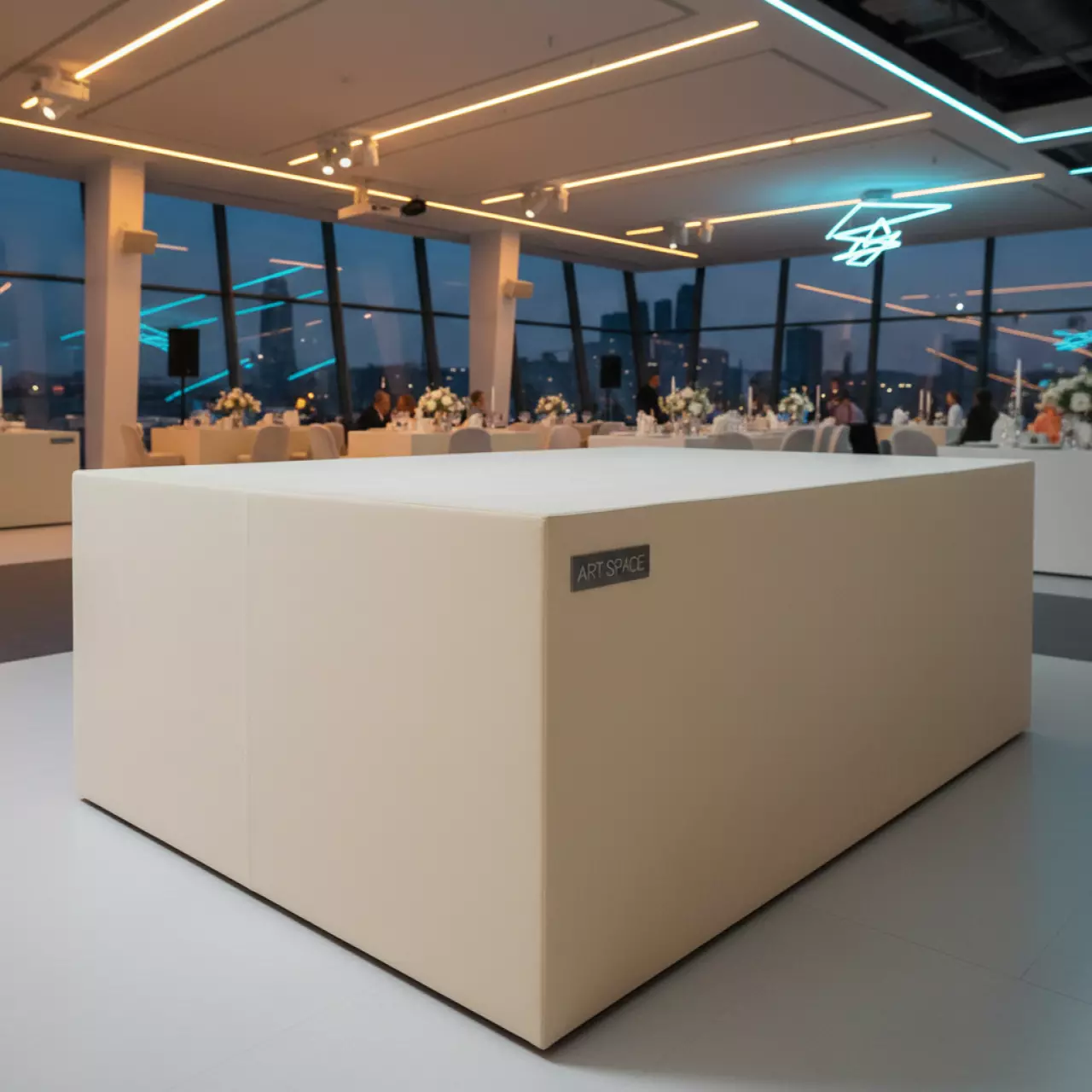 Аренда Стол Арис прямой бархат кремовый в Omega Sirius — ART SPACE