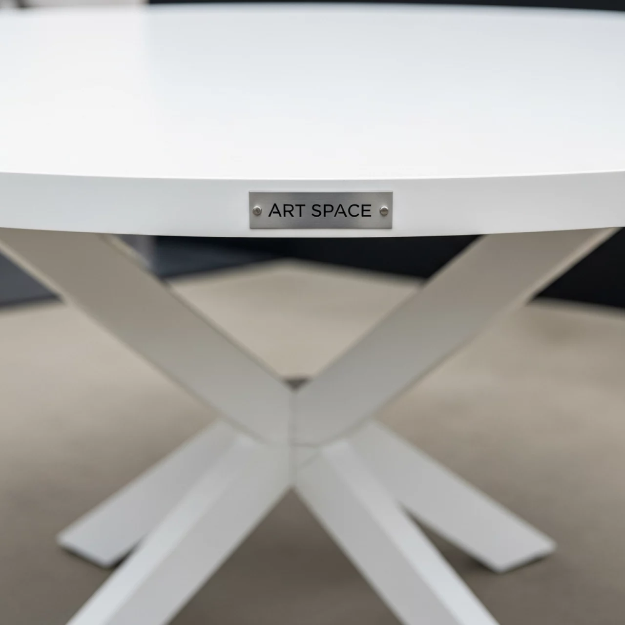 Аренда Стол банкетный белый D 70 в Ледовом дворце «Айсберг» — ART SPACE