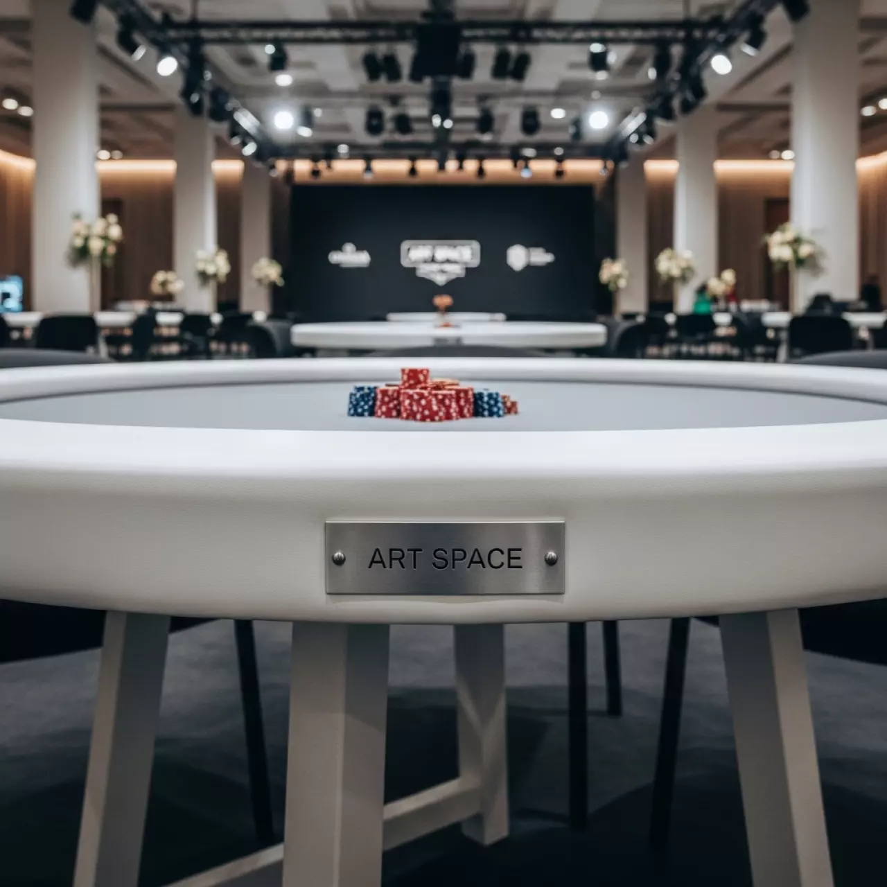 Аренда Стол банкетный круглый 120 в Omega Sirius — ART SPACE