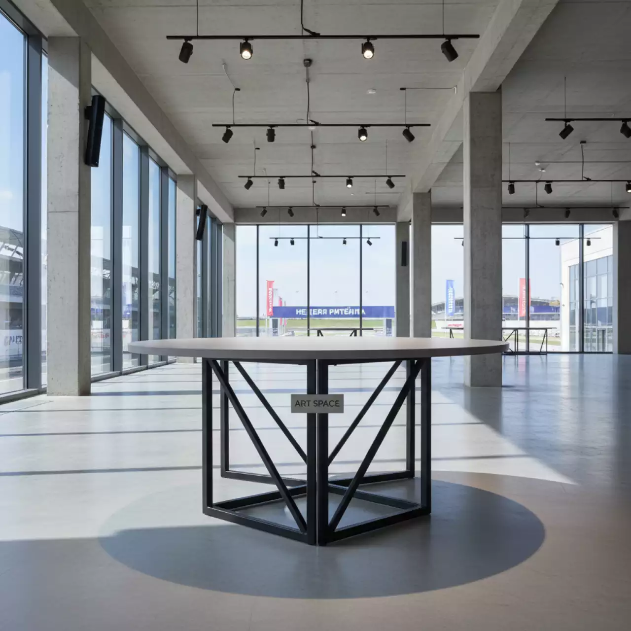 Аренда Стол банкетный складной круглый на Сочи Автодроме — ART SPACE