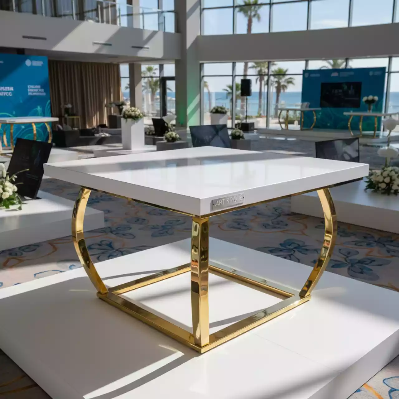 Аренда Стол банкетный Taylor gold & white в отеле Radisson Lazurnaya — ART SPACE