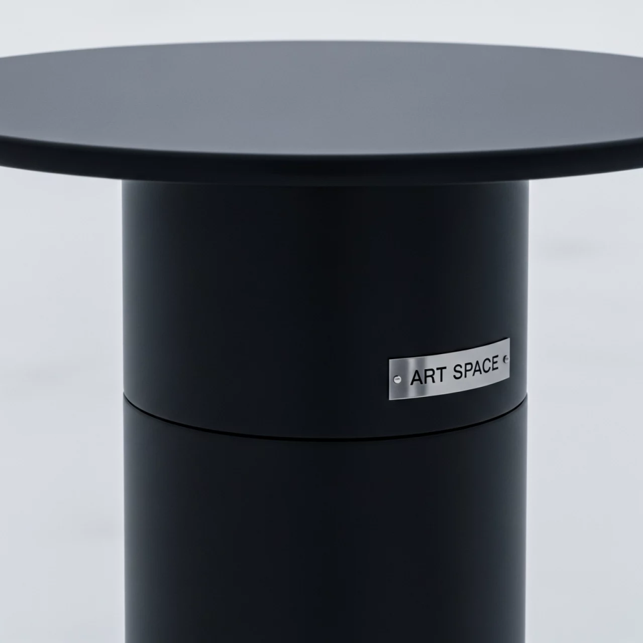 Аренда Стол барный черная столешница черное основание Mia Bar в пляжном комплексе VinoGrad — ART SPACE