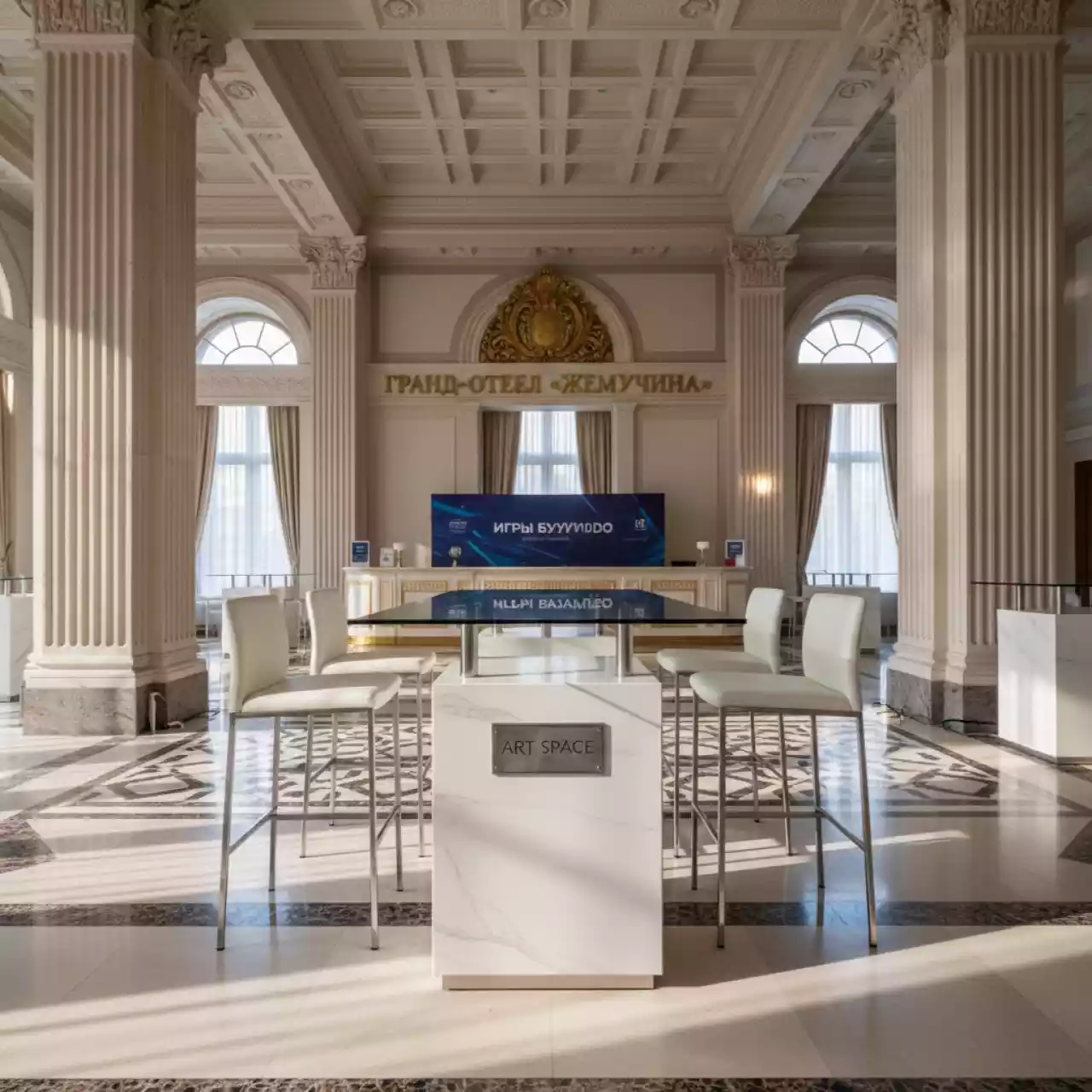 Аренда Стол барный Cube White столешница стекло в гранд-отеле «Жемчужина» — ART SPACE