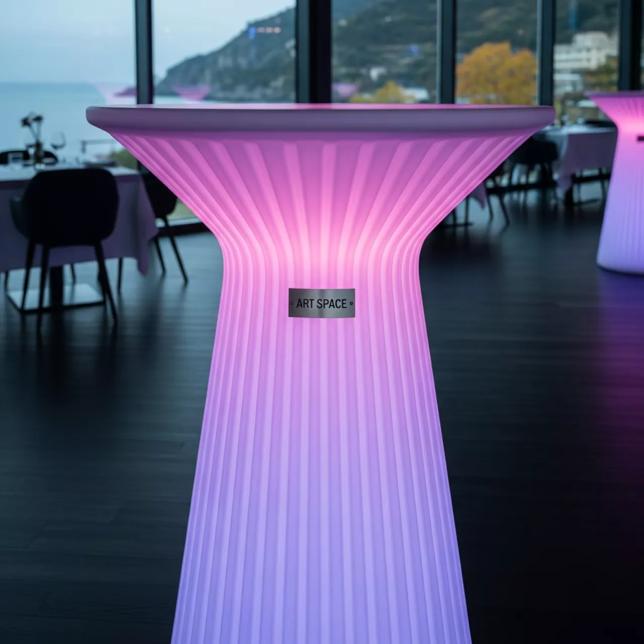 Аренда Стол барный пластиковый Fade в ресторане «Sanremo» — ART SPACE