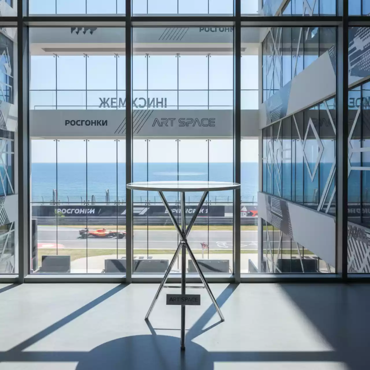 Аренда Стол барный складной ламинированный Tripe Folding в конгресс-холле отеля Жемчужина — ART SPACE