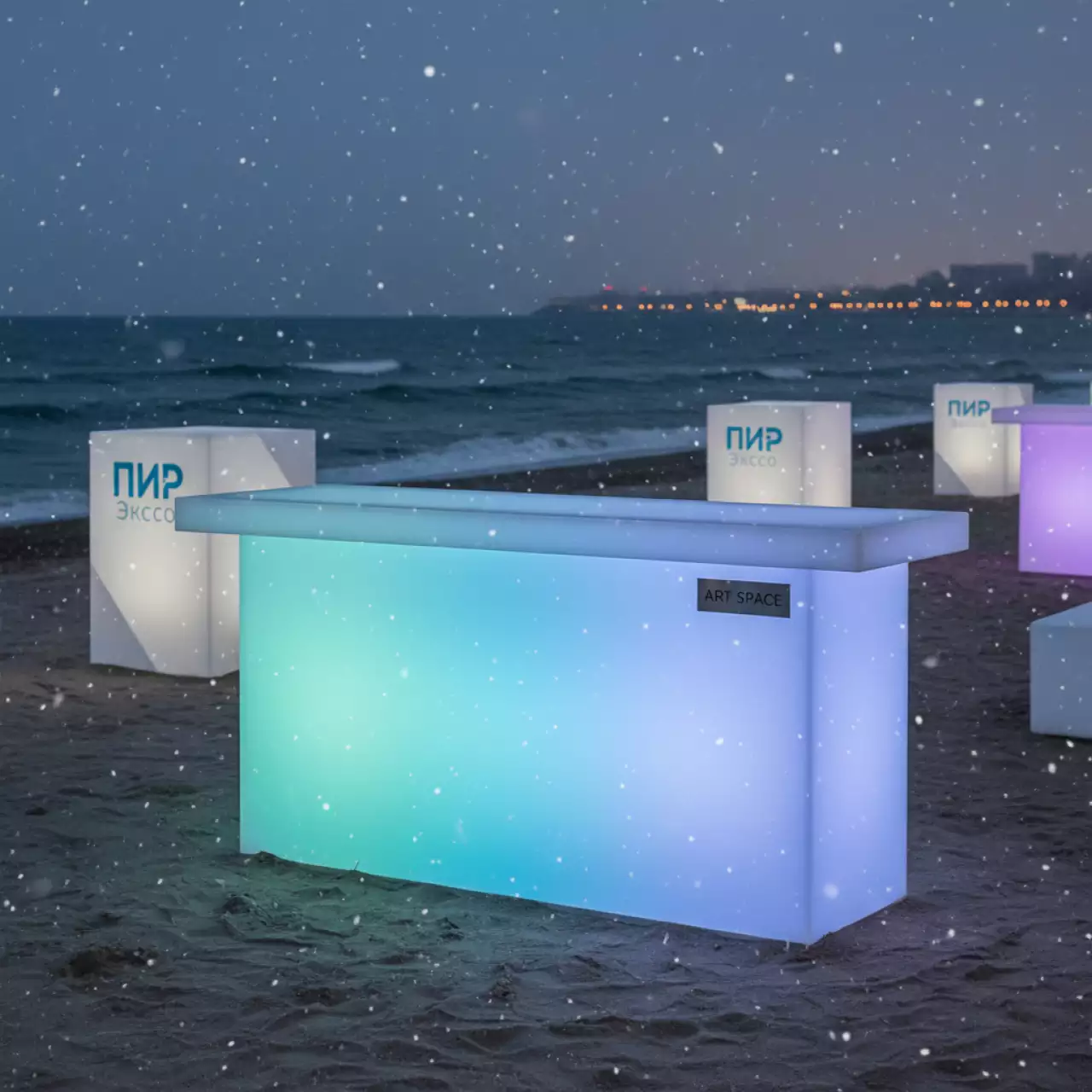 Аренда Стол барный светящийся из HPL пластика Hopla Lighting на пляже «Мандарин» — ART SPACE