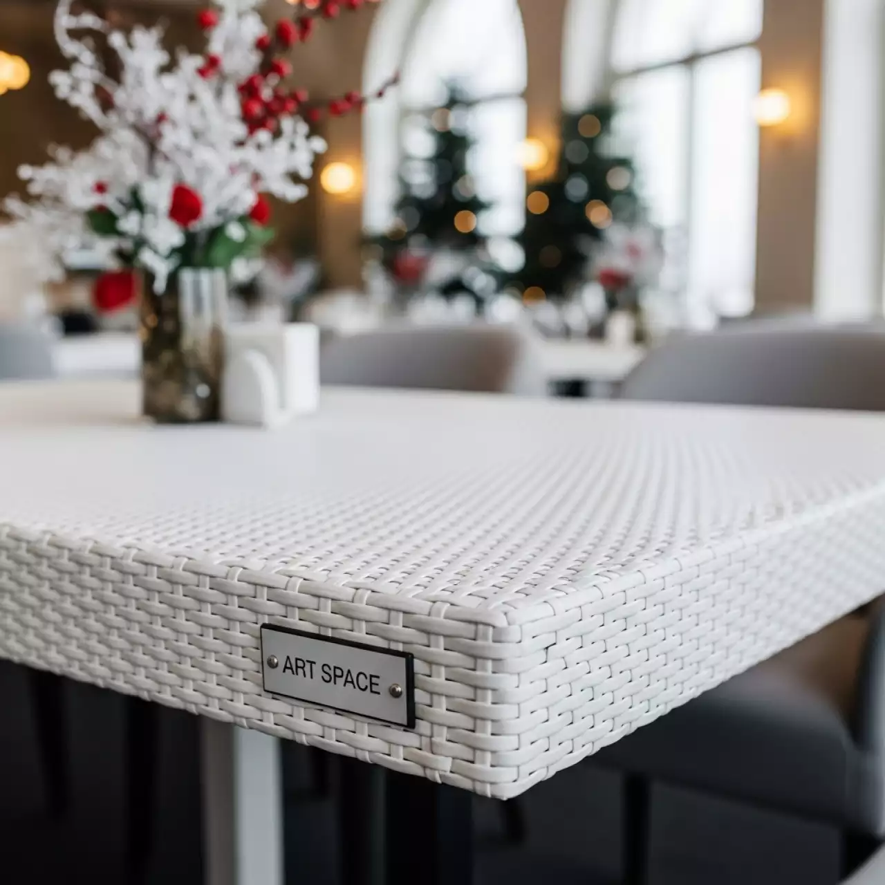 Аренда Стол белый B rattan Houston 1500х900 мм в ресторане «Sanremo» — ART SPACE