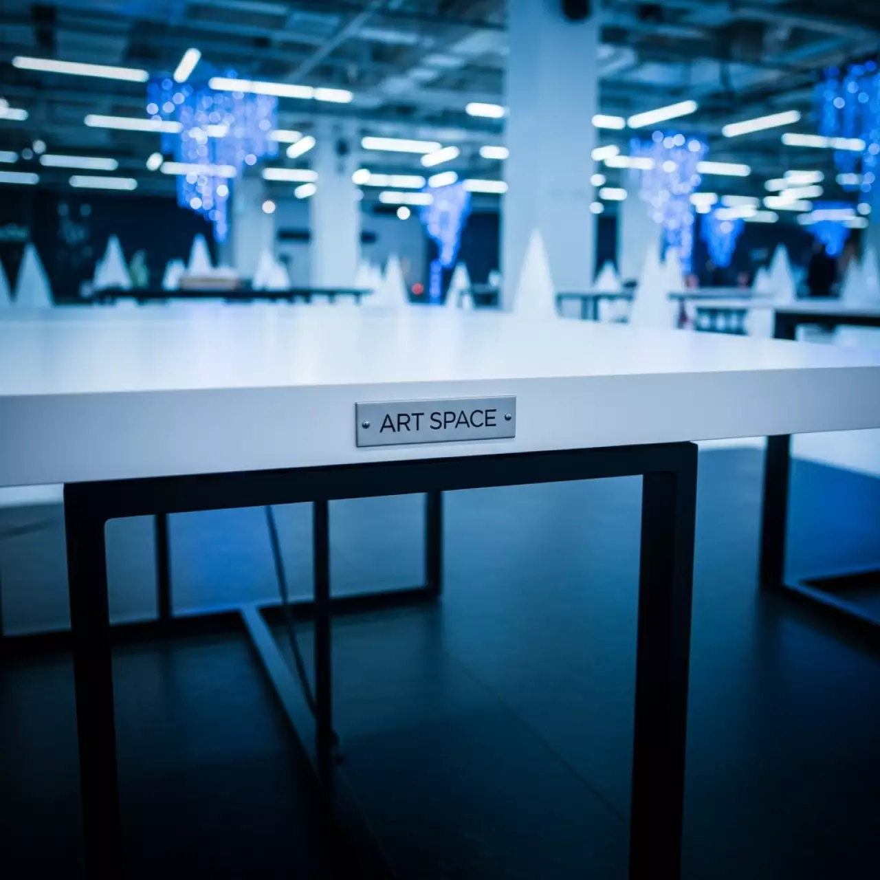 Аренда Стол белый черный Лидер 2 2000х900 в Керлинговом центре «Ледяной куб» — ART SPACE