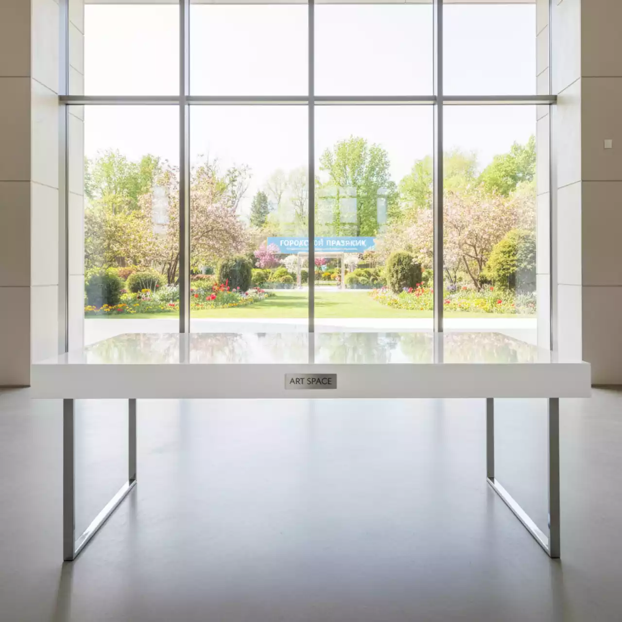 Аренда Стол белый прямоугольный 120x75 см в City Park Hotel Sochi — ART SPACE