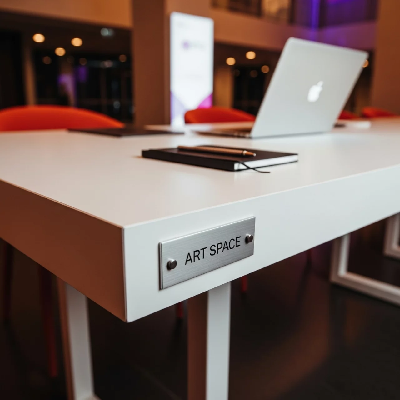 Аренда Стол белый прямоугольный 150х50 см в ОКЦ «Галактика» — ART SPACE