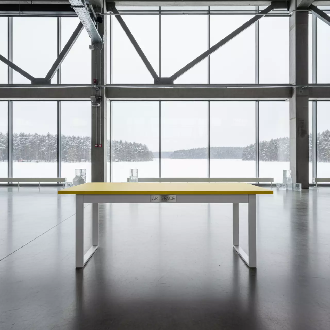 Аренда Стол белый с желтой столешницей в Керлинговом центре «Ледяной куб» — ART SPACE