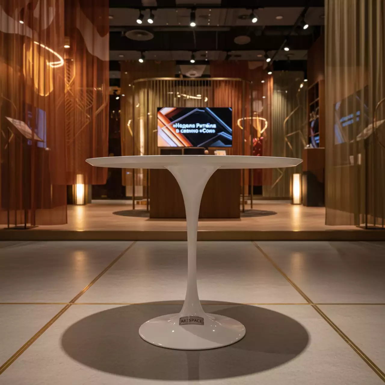 Аренда Стол белый Tulip style D 800 в казино «Сочи» — ART SPACE