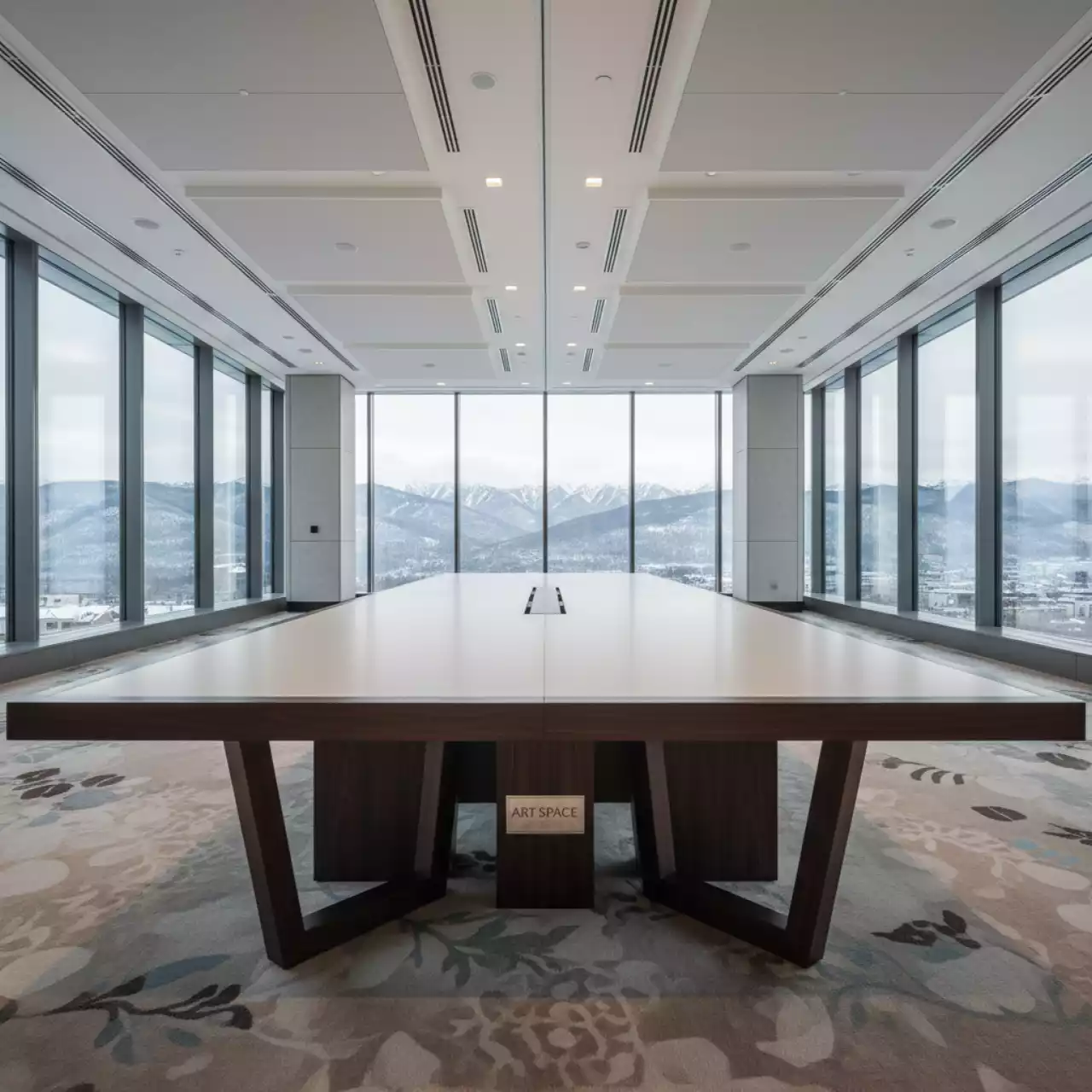 Аренда Стол белый венге Лидер 2 2700х900 в отеле Hyatt Regency Sochi — ART SPACE