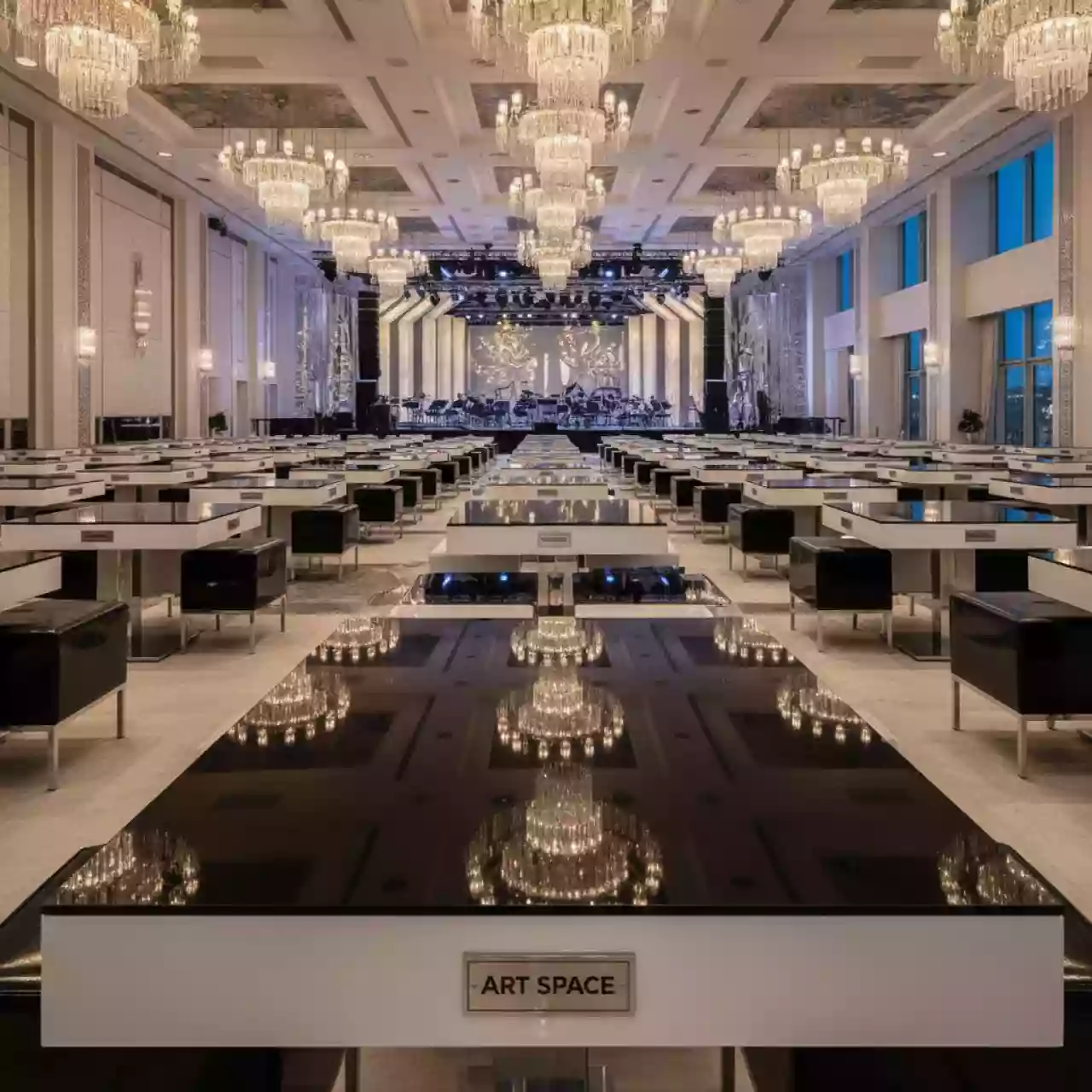 Аренда Стол Bistro Black & White в Cosmos Sochi Hotel — ART SPACE