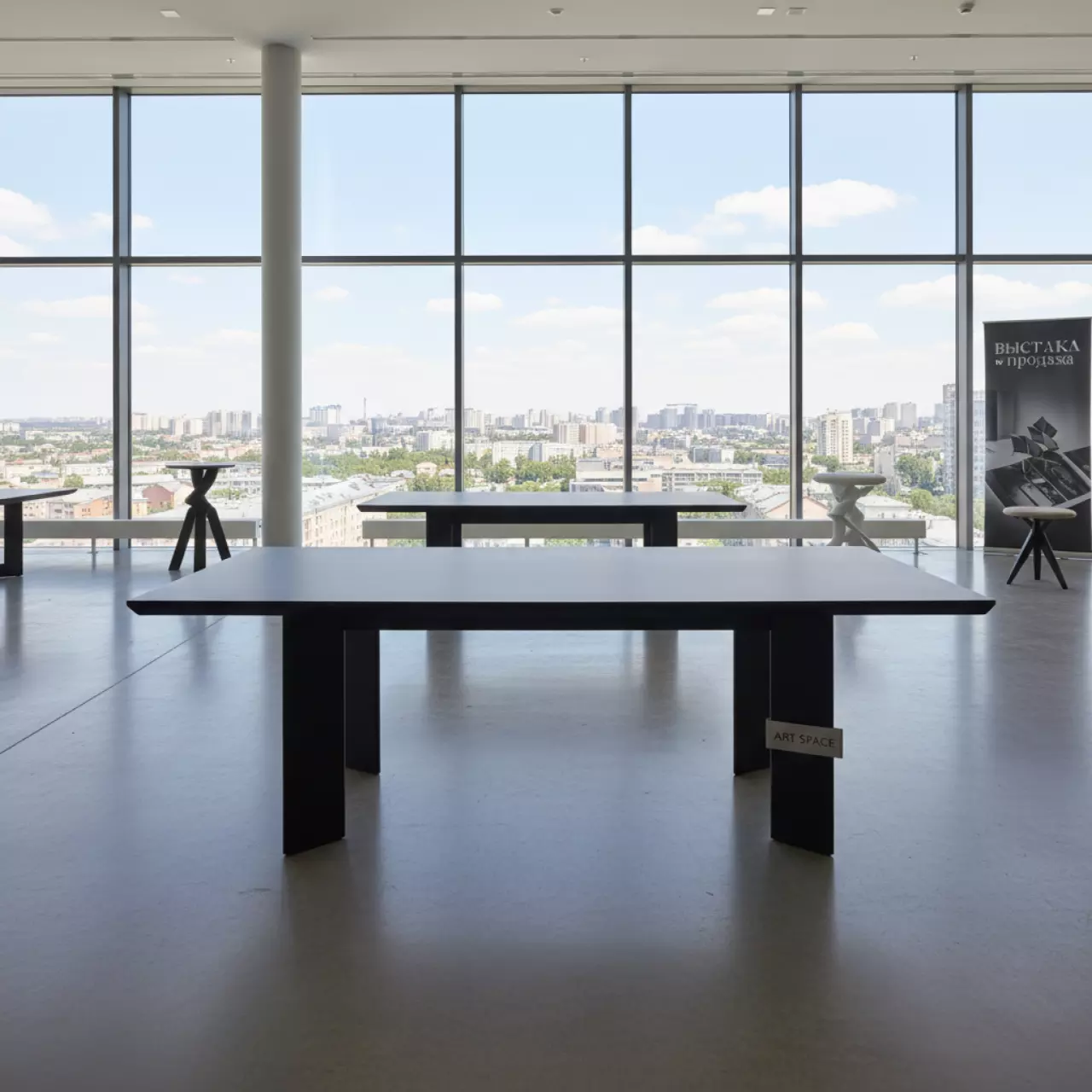 Аренда Стол black Uno в Panorama by Mercure — ART SPACE
